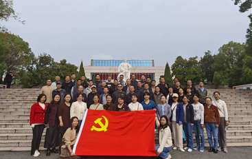 醫院、后勤黨委聯合圖書館黨總支組織黨員赴弋陽開展主題黨日活動